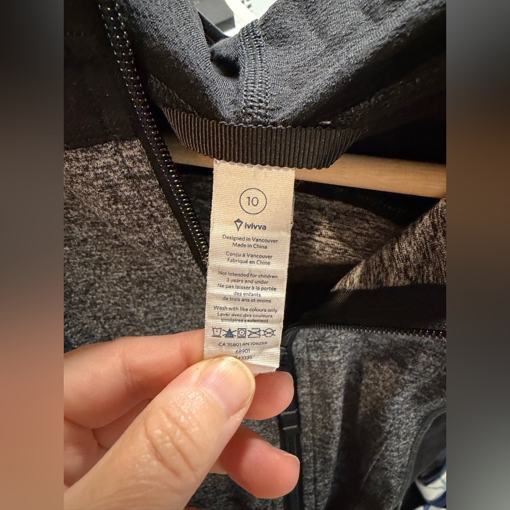 Ivivva by Lululemon Girls Full Zip Hoodie
Athletic Jacket Size 10 - Picture 4 of 4